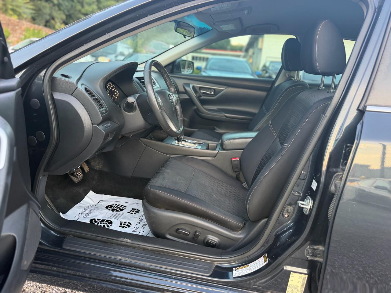 Nissan Altima photo 9
