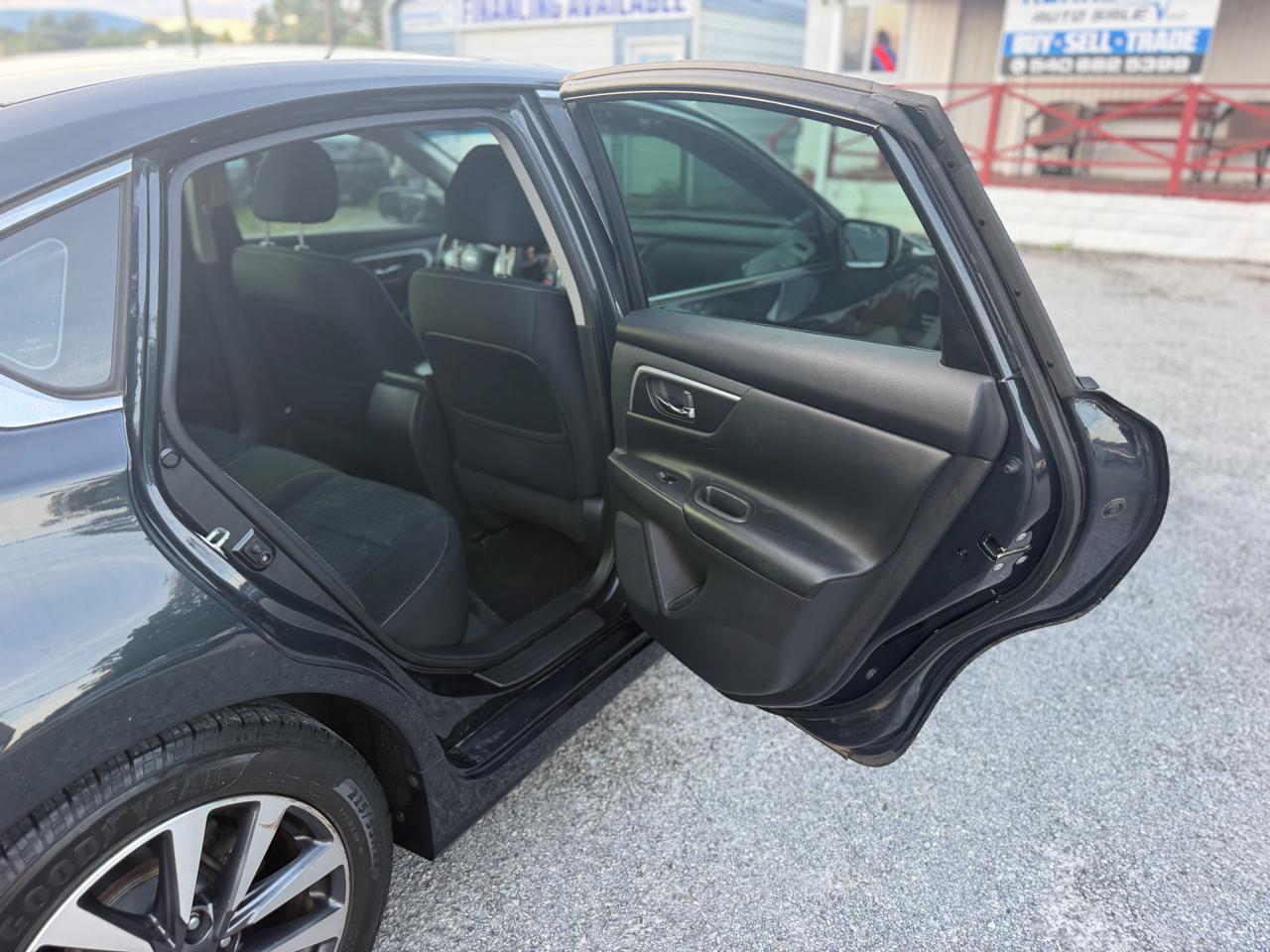 Nissan Altima photo 18