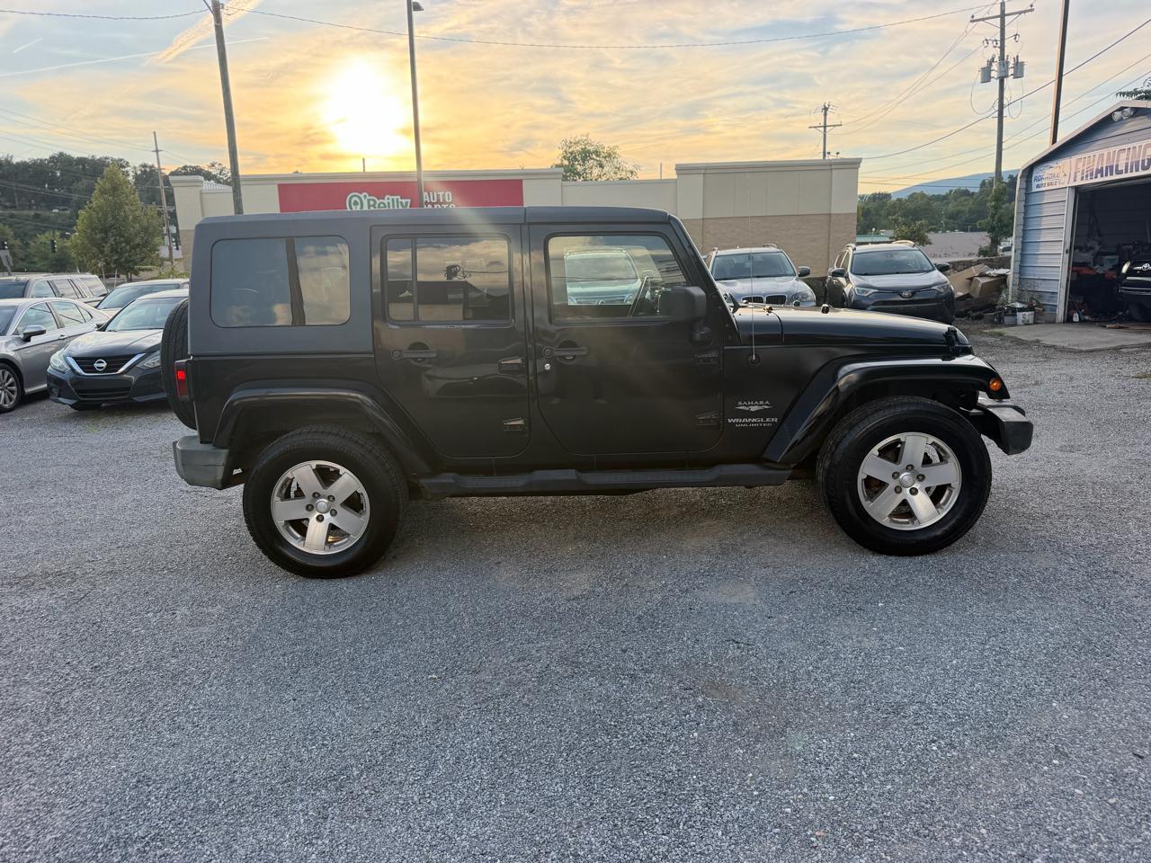 Jeep Wrangler photo 2