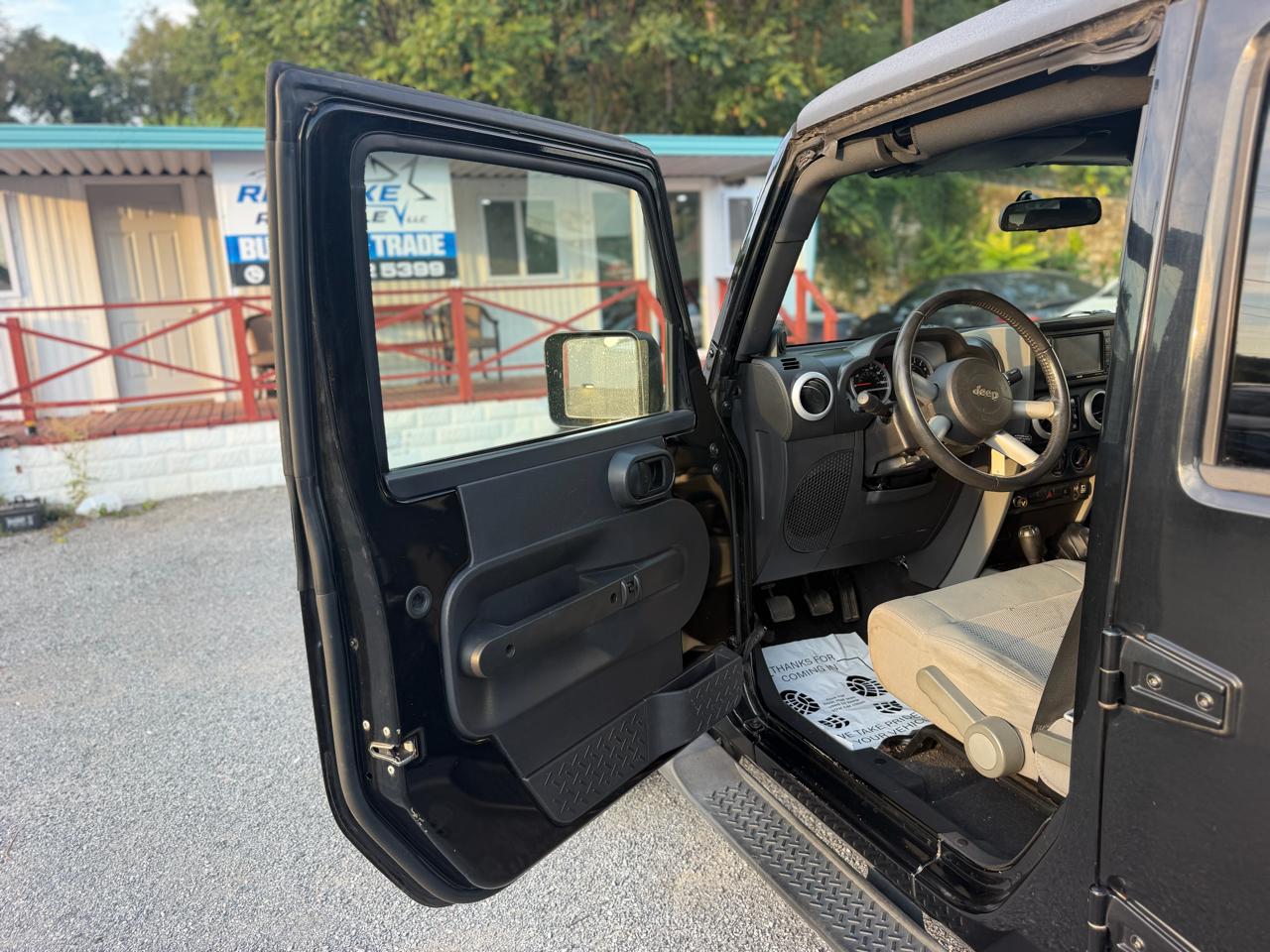 Jeep Wrangler photo 8