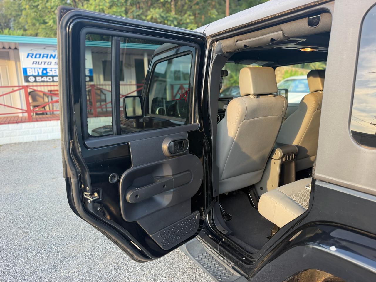Jeep Wrangler photo 11