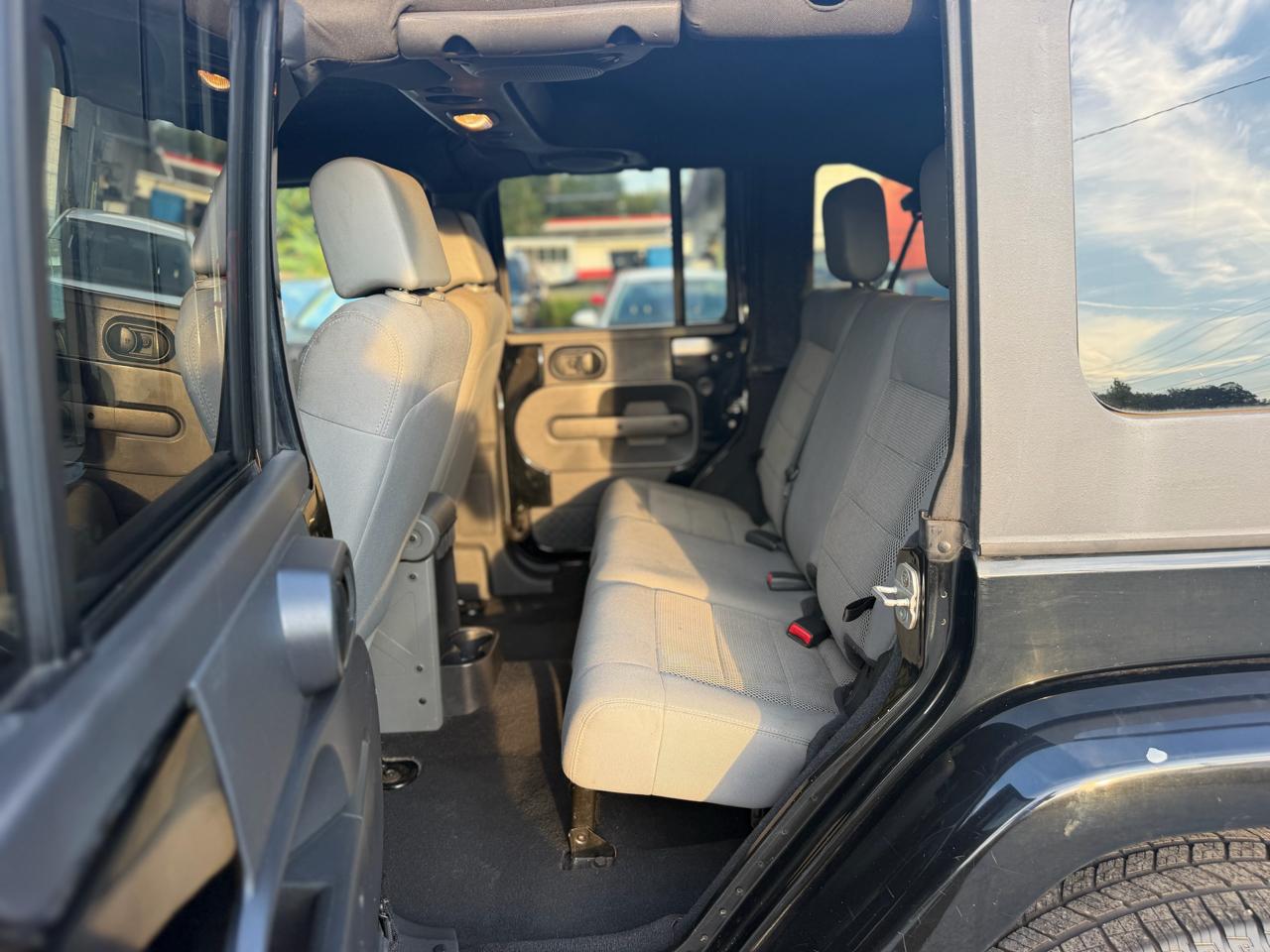 Jeep Wrangler photo 12