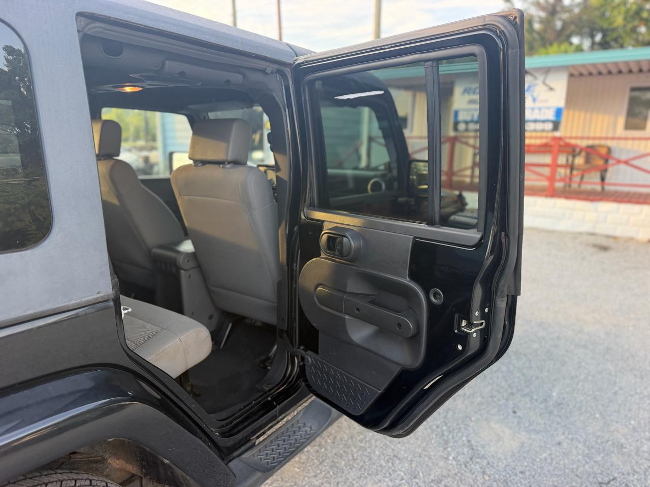 Jeep Wrangler photo 16