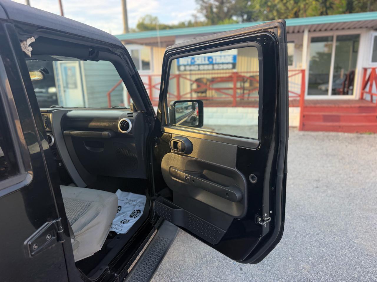 Jeep Wrangler photo 18