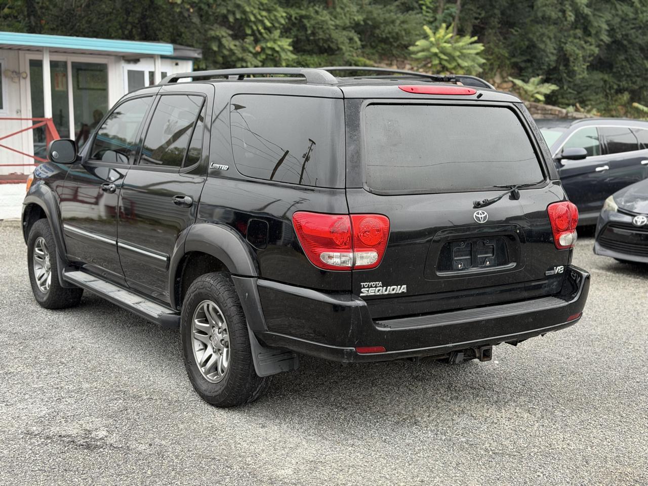 Toyota Sequoia Limited 2WD 2006