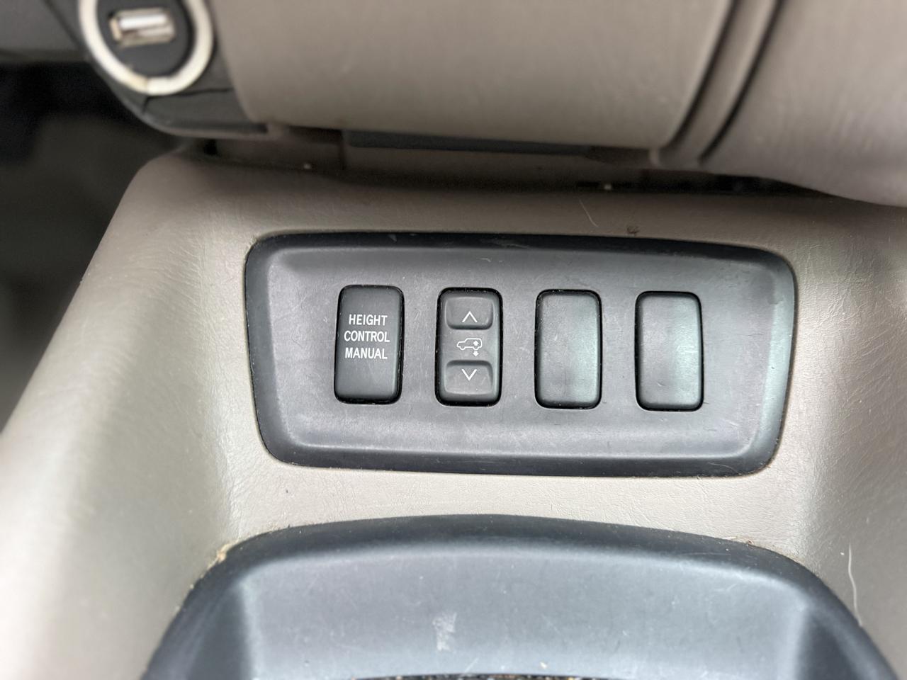 Toyota Sequoia Limited 2WD 2006