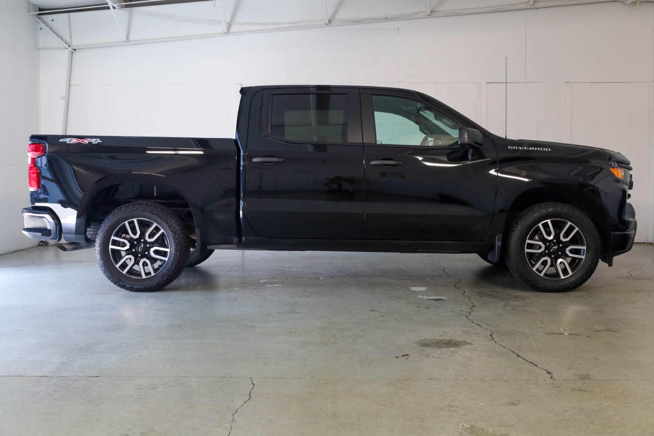 Chevrolet Silverado 1500 4WD Crew Cab 147" Custom 2024