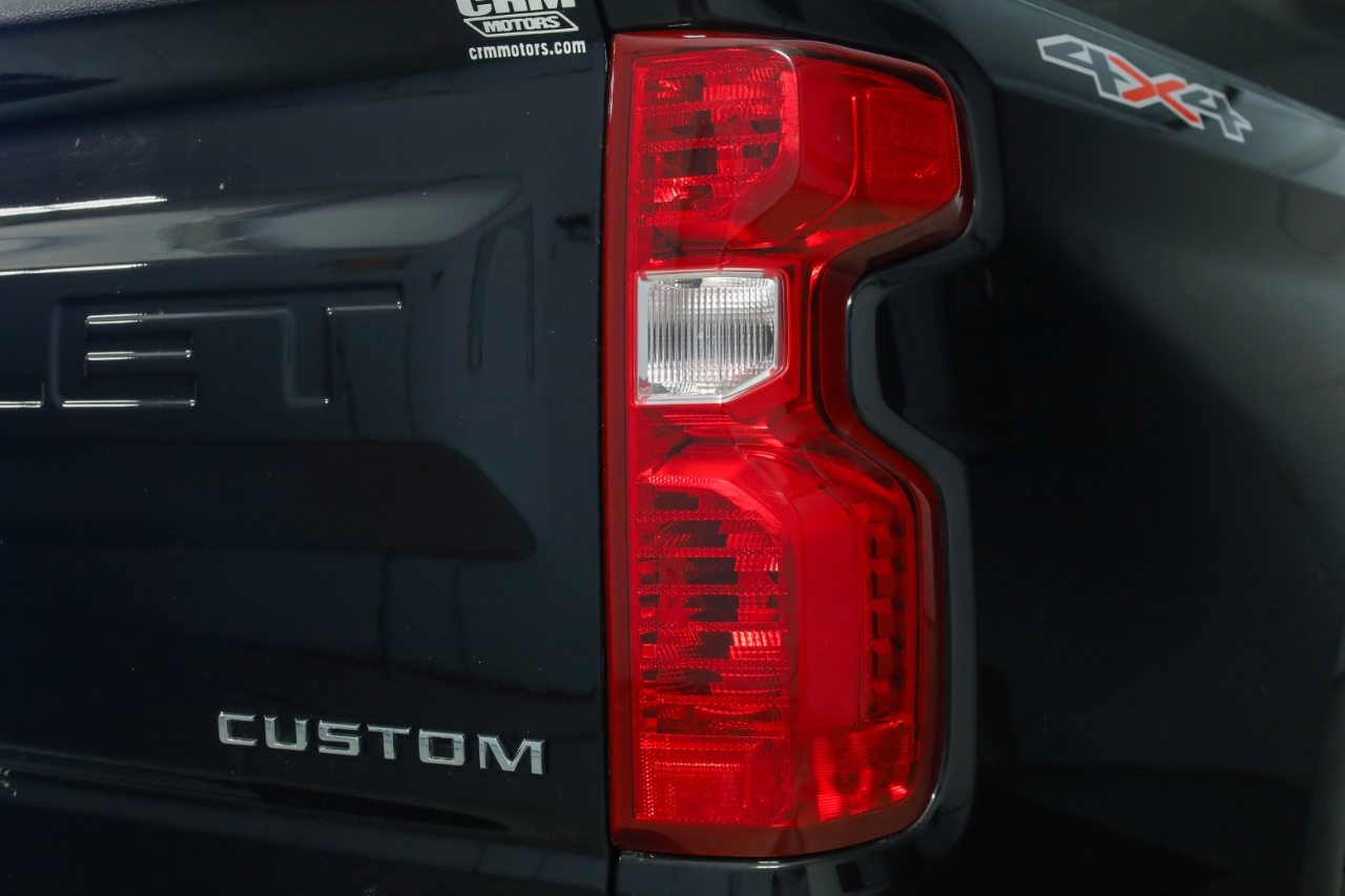 Chevrolet Silverado 1500 4WD Crew Cab 147" Custom 2024