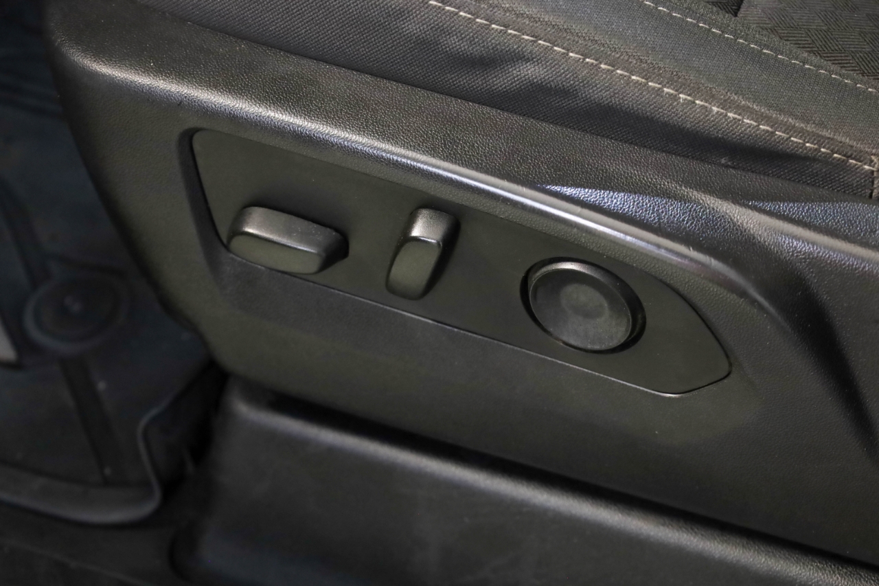 Chevrolet Silverado 1500 4WD Crew Cab 147" Custom 2024