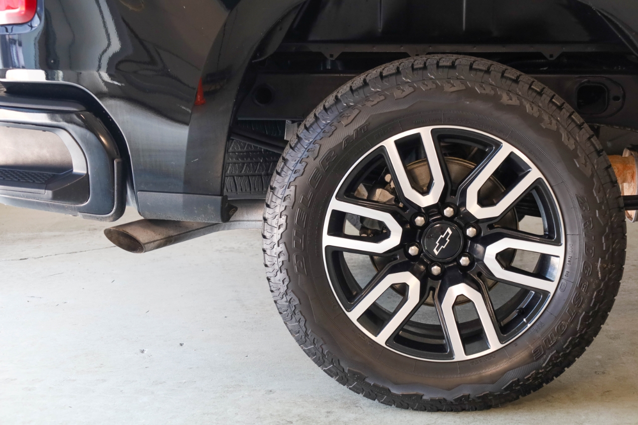 Chevrolet Silverado 1500 4WD Crew Cab 147" Custom 2024