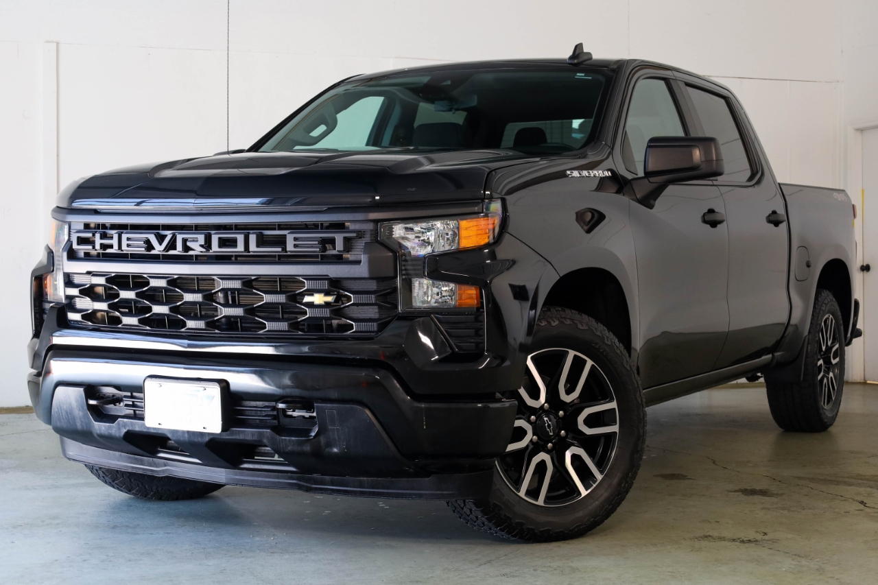 Chevrolet Silverado 1500 4WD Crew Cab 147" Custom 2024