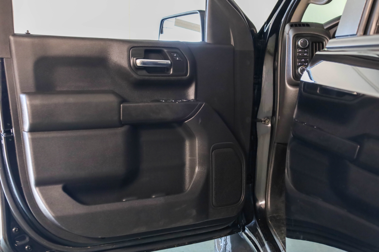 Chevrolet Silverado 1500 4WD Crew Cab 147" Custom 2024