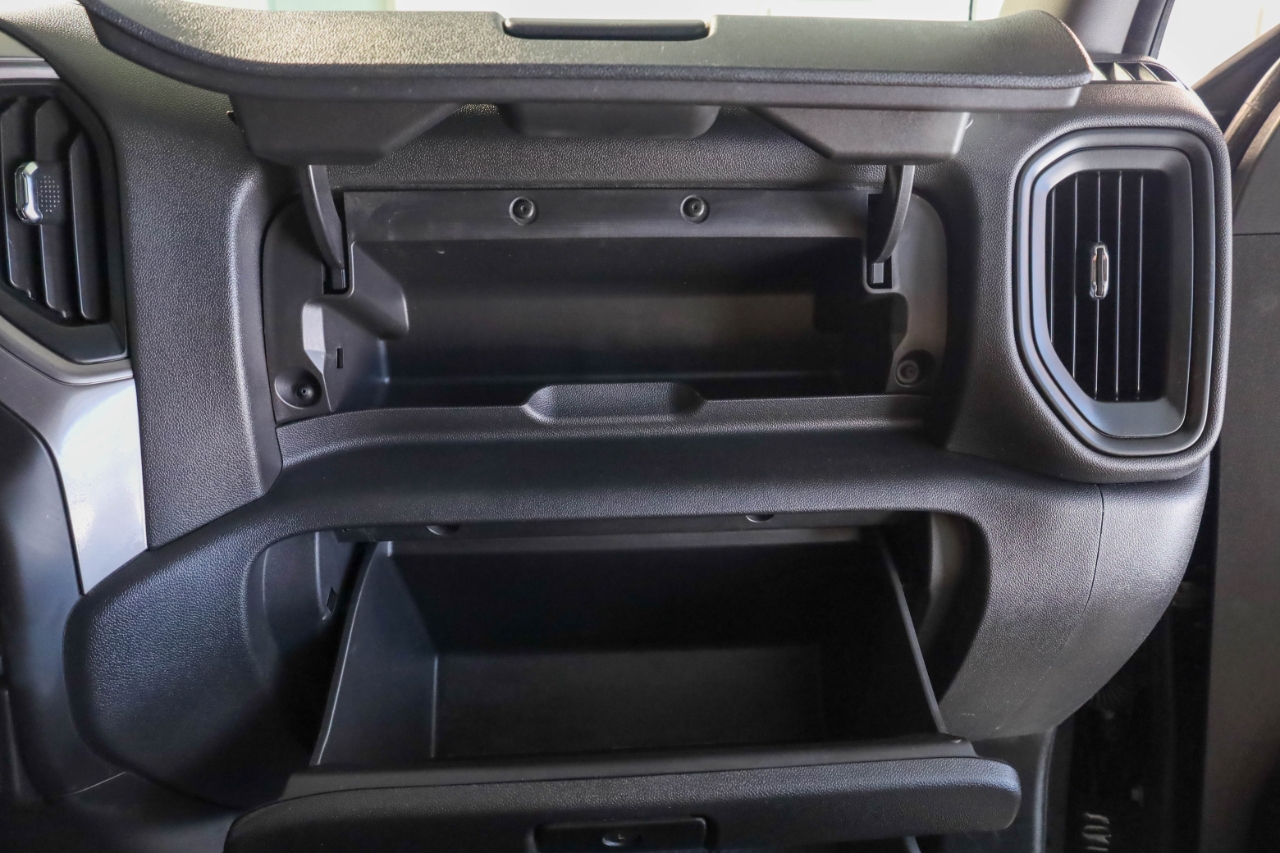 Chevrolet Silverado 1500 4WD Crew Cab 147" Custom 2024