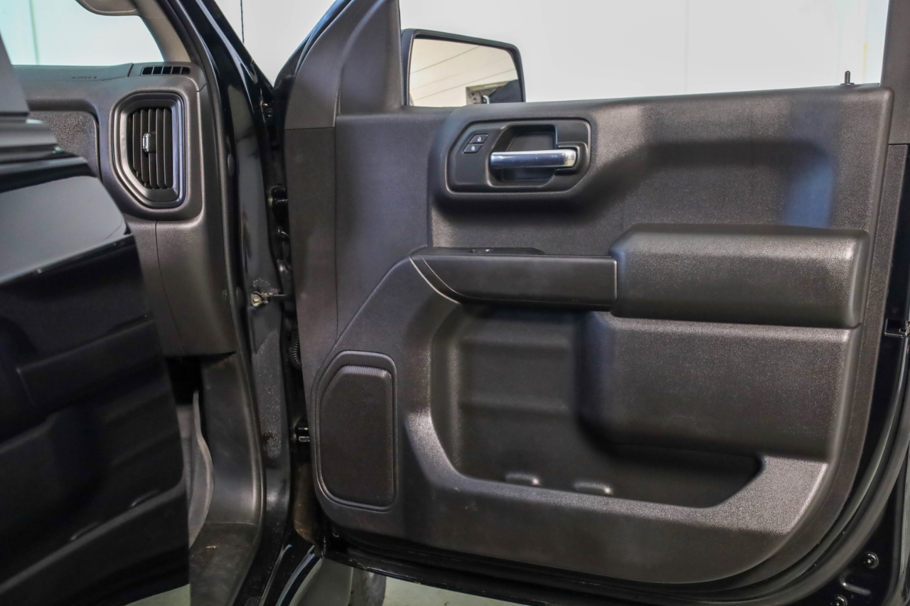 Chevrolet Silverado 1500 4WD Crew Cab 147" Custom 2024