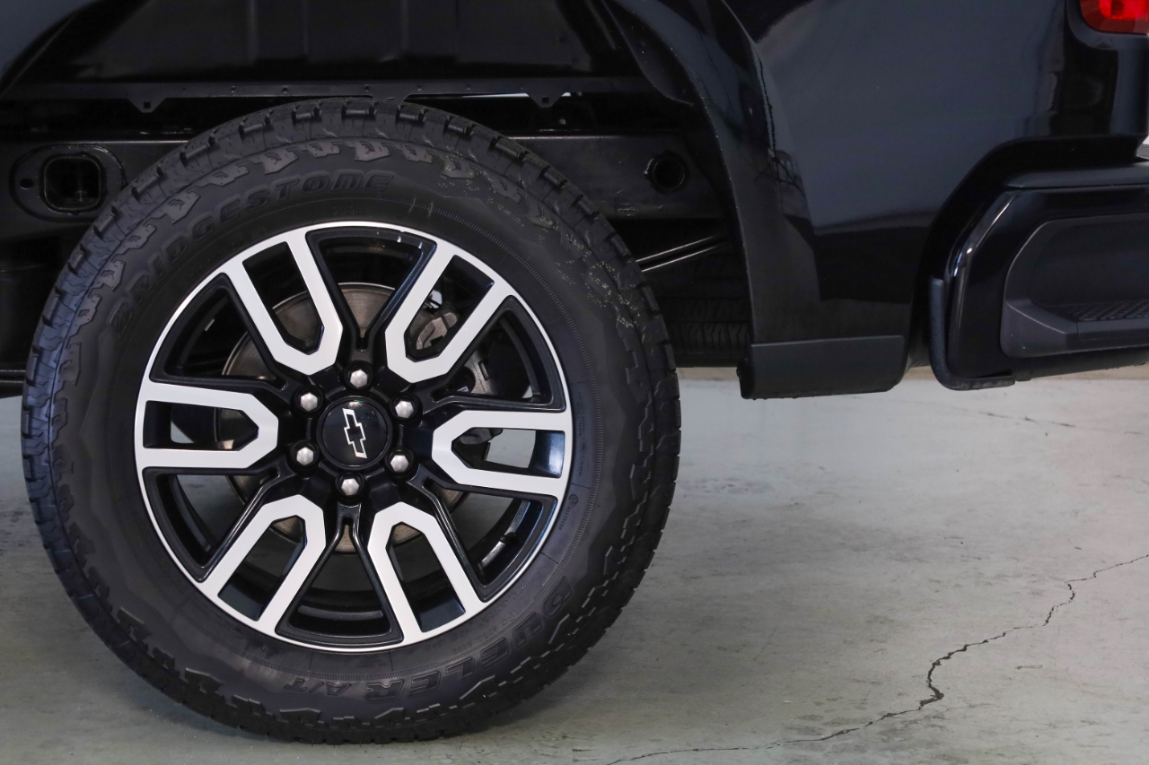 Chevrolet Silverado 1500 4WD Crew Cab 147" Custom 2024