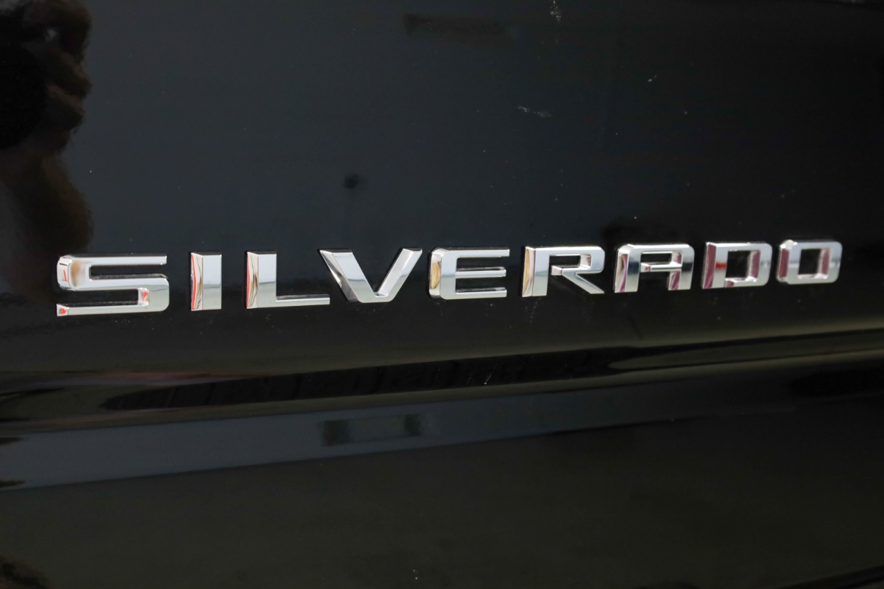 Chevrolet Silverado 1500 4WD Crew Cab 147" Custom 2024