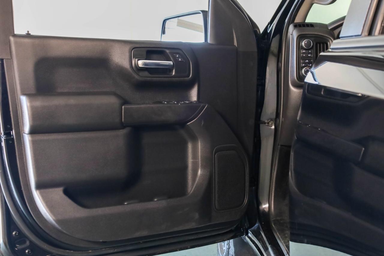 Chevrolet Silverado 1500 4WD Crew Cab 147" Custom 2024