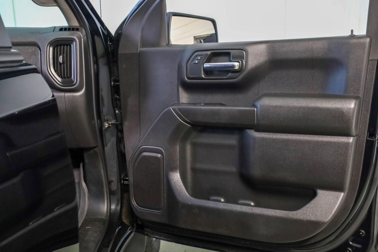 Chevrolet Silverado 1500 4WD Crew Cab 147" Custom 2024