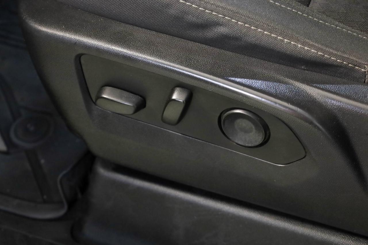 Chevrolet Silverado 1500 4WD Crew Cab 147" Custom 2024