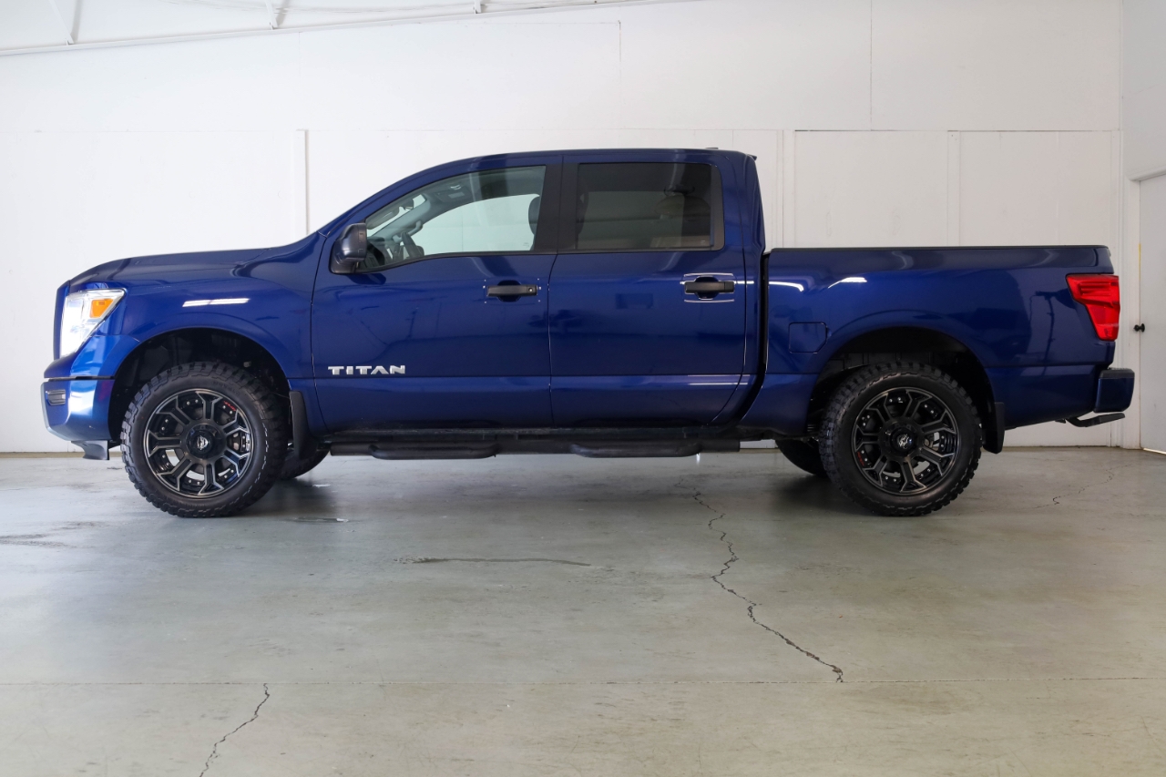 Nissan Titan 4x4 Crew Cab SV 2022