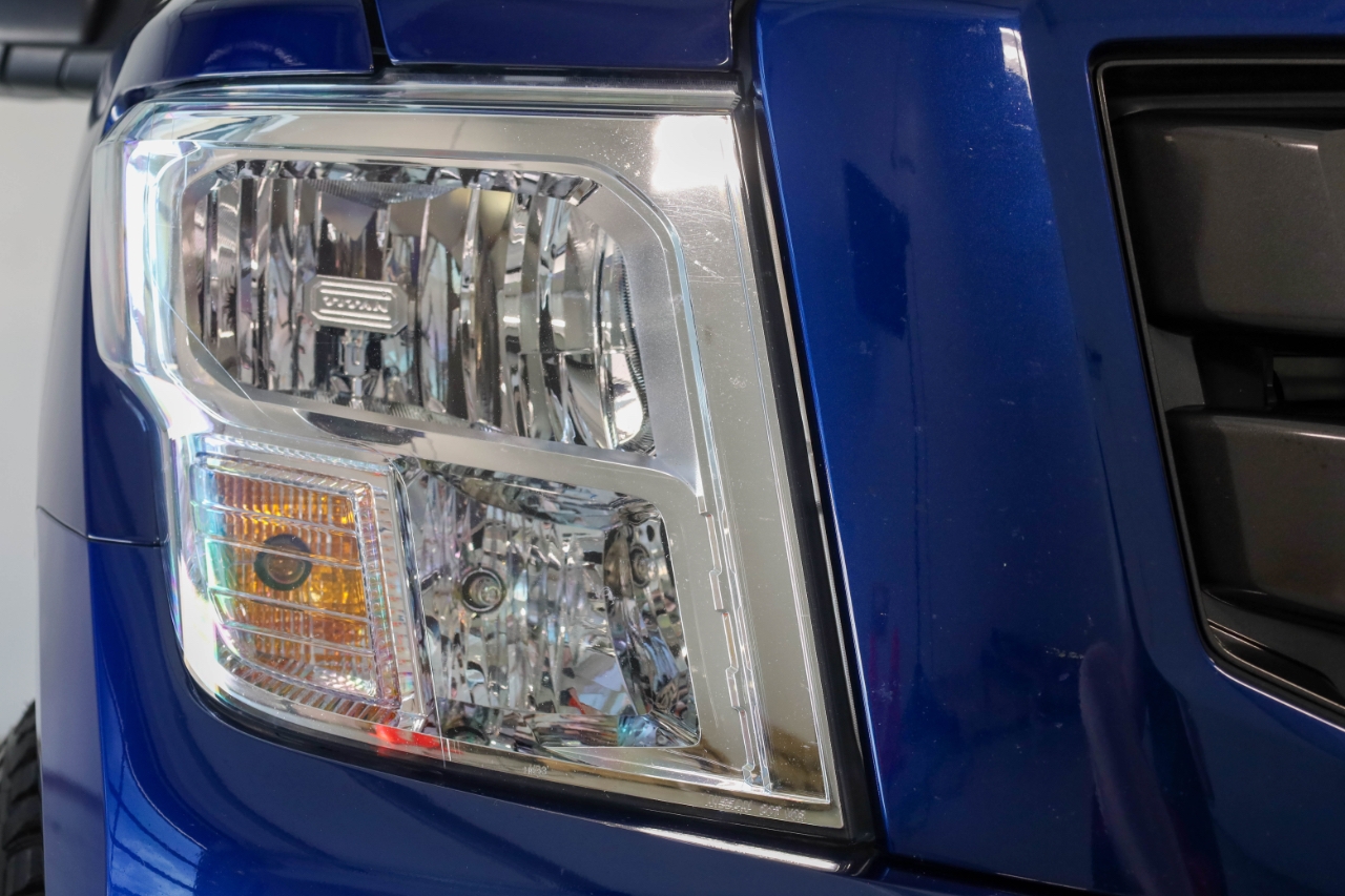 Nissan Titan 4x4 Crew Cab SV 2022