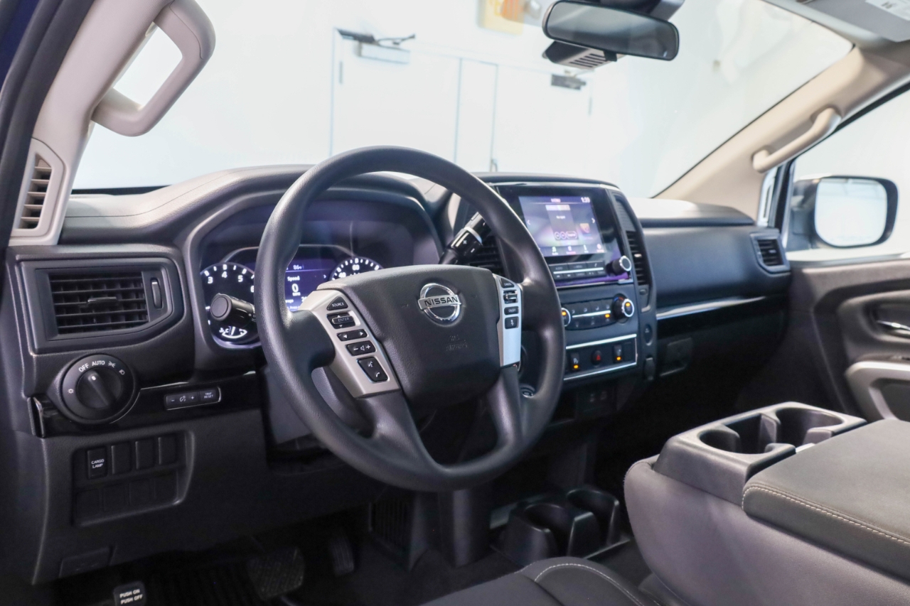 Nissan Titan 4x4 Crew Cab SV 2022