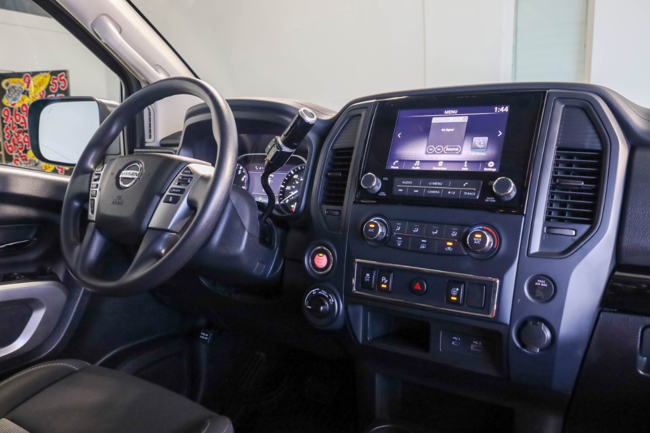 Nissan Titan 4x4 Crew Cab SV 2022