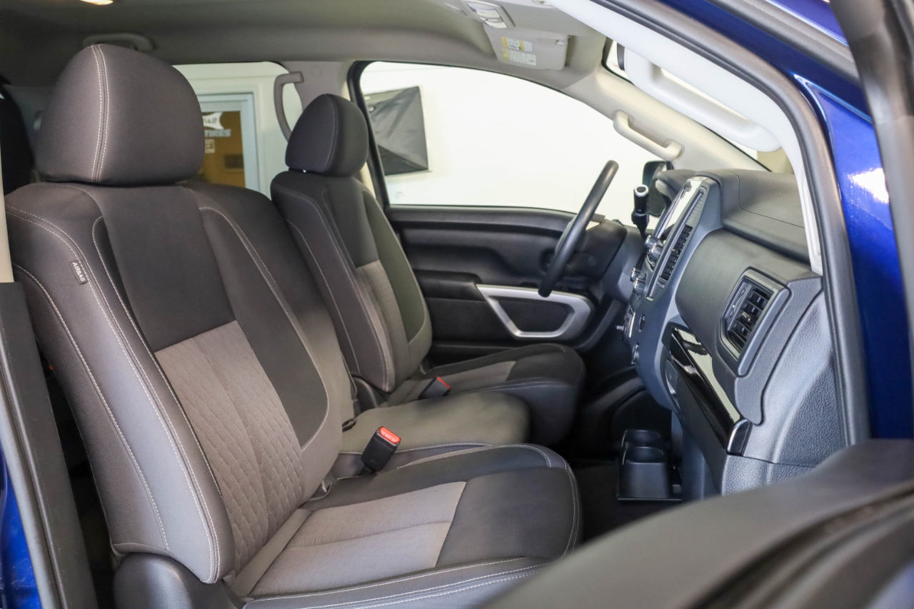 Nissan Titan 4x4 Crew Cab SV 2022