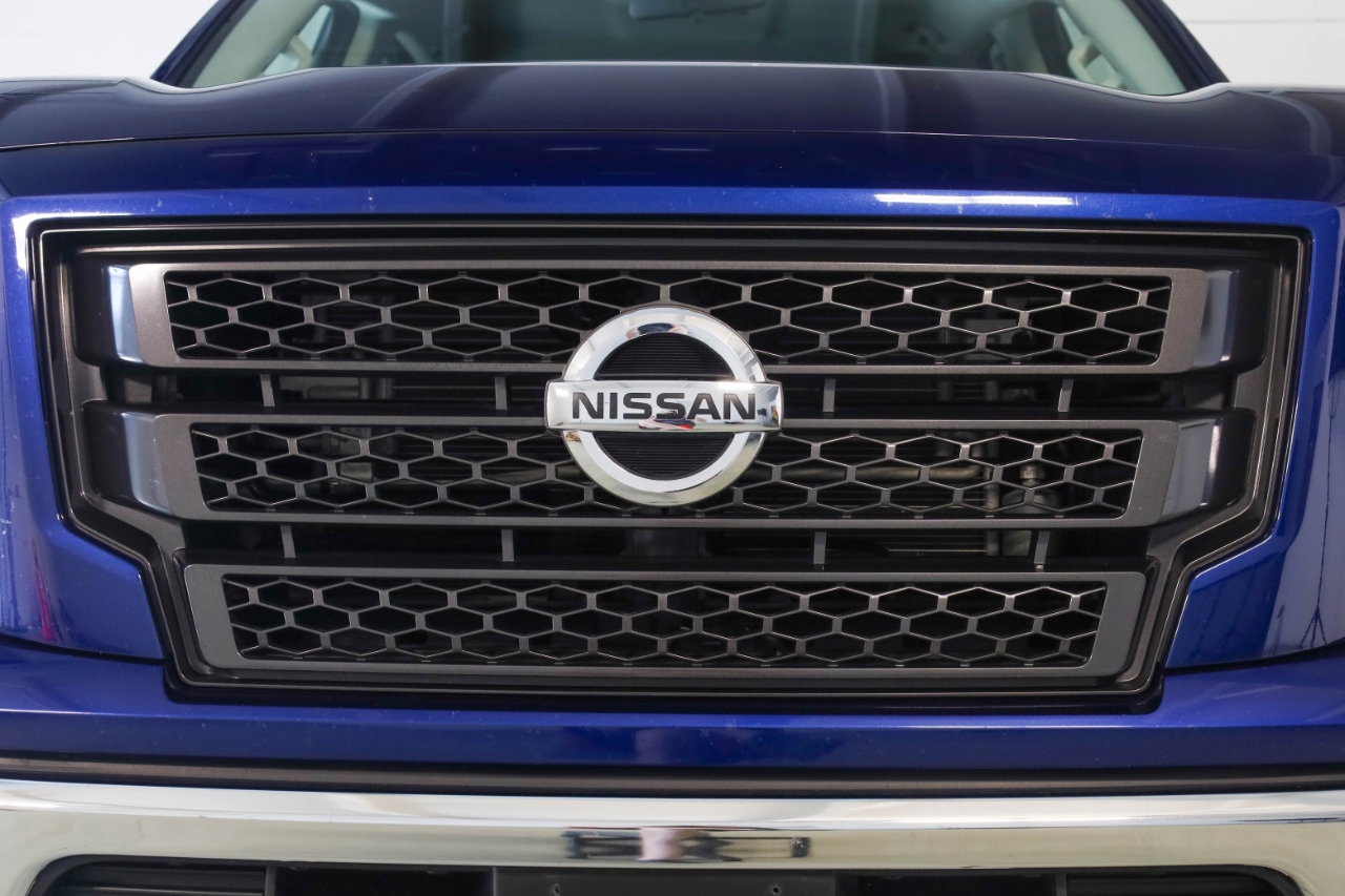 Nissan Titan 4x4 Crew Cab SV 2022
