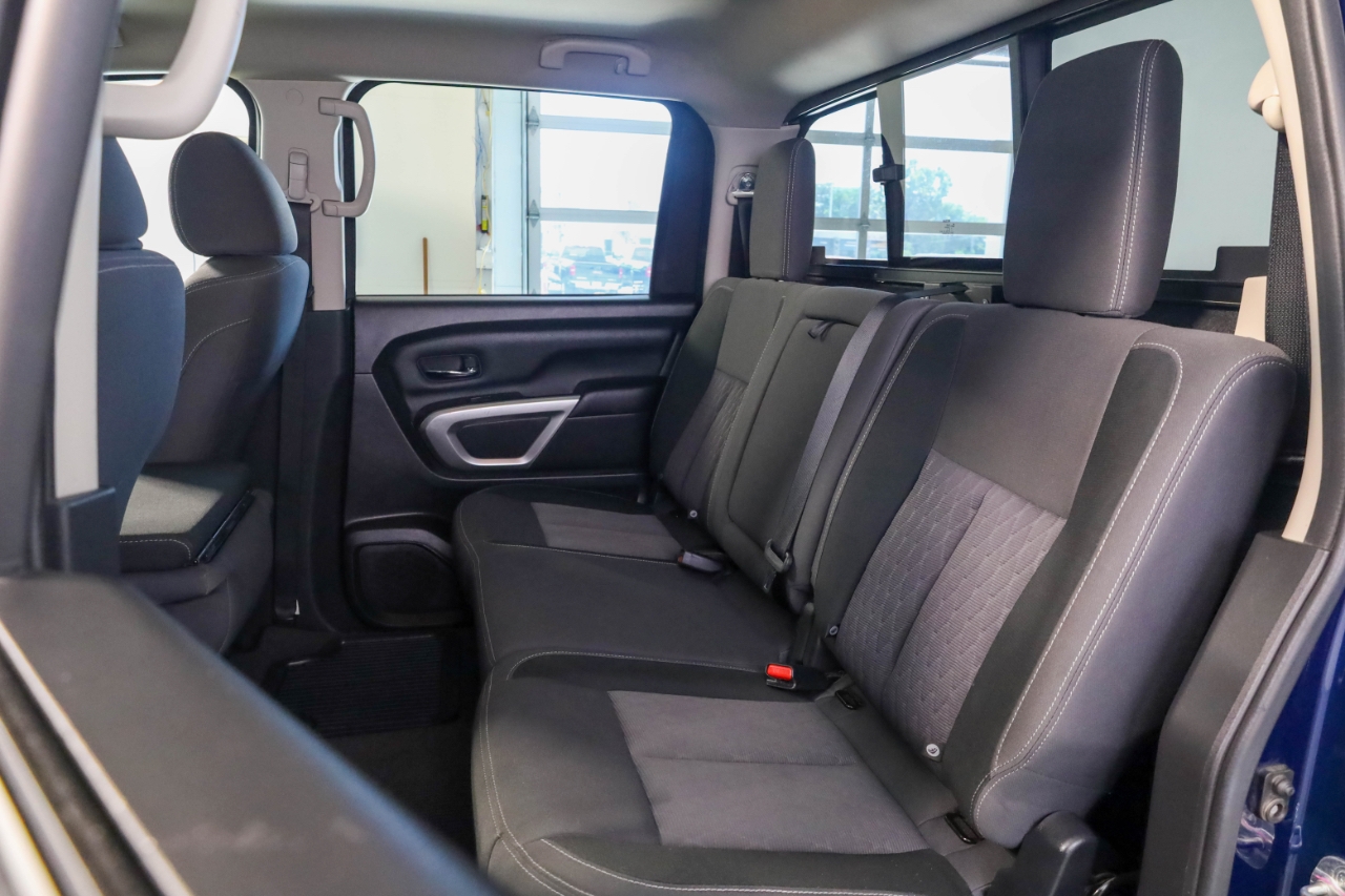 Nissan Titan 4x4 Crew Cab SV 2022