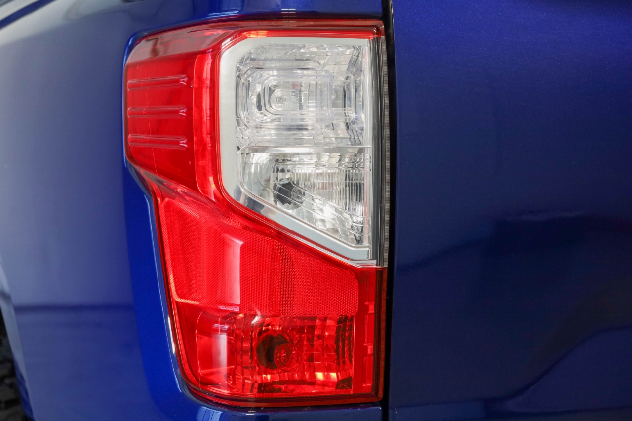 Nissan Titan 4x4 Crew Cab SV 2022