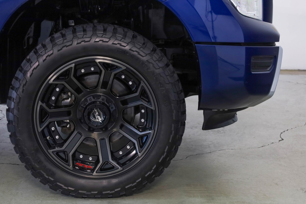 Nissan Titan 4x4 Crew Cab SV 2022