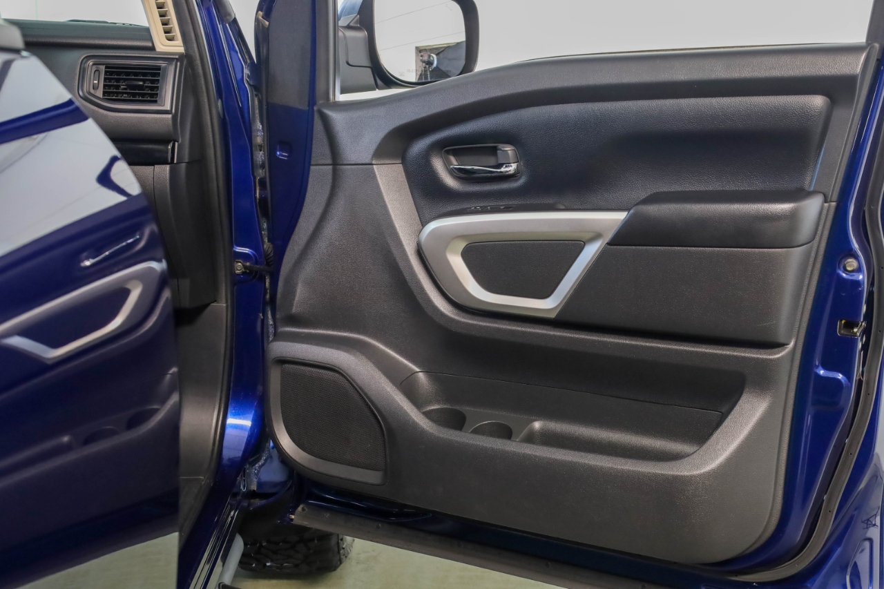 Nissan Titan 4x4 Crew Cab SV 2022