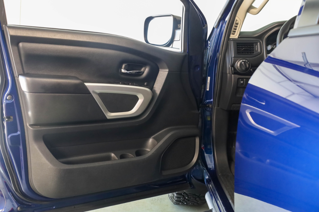 Nissan Titan 4x4 Crew Cab SV 2022