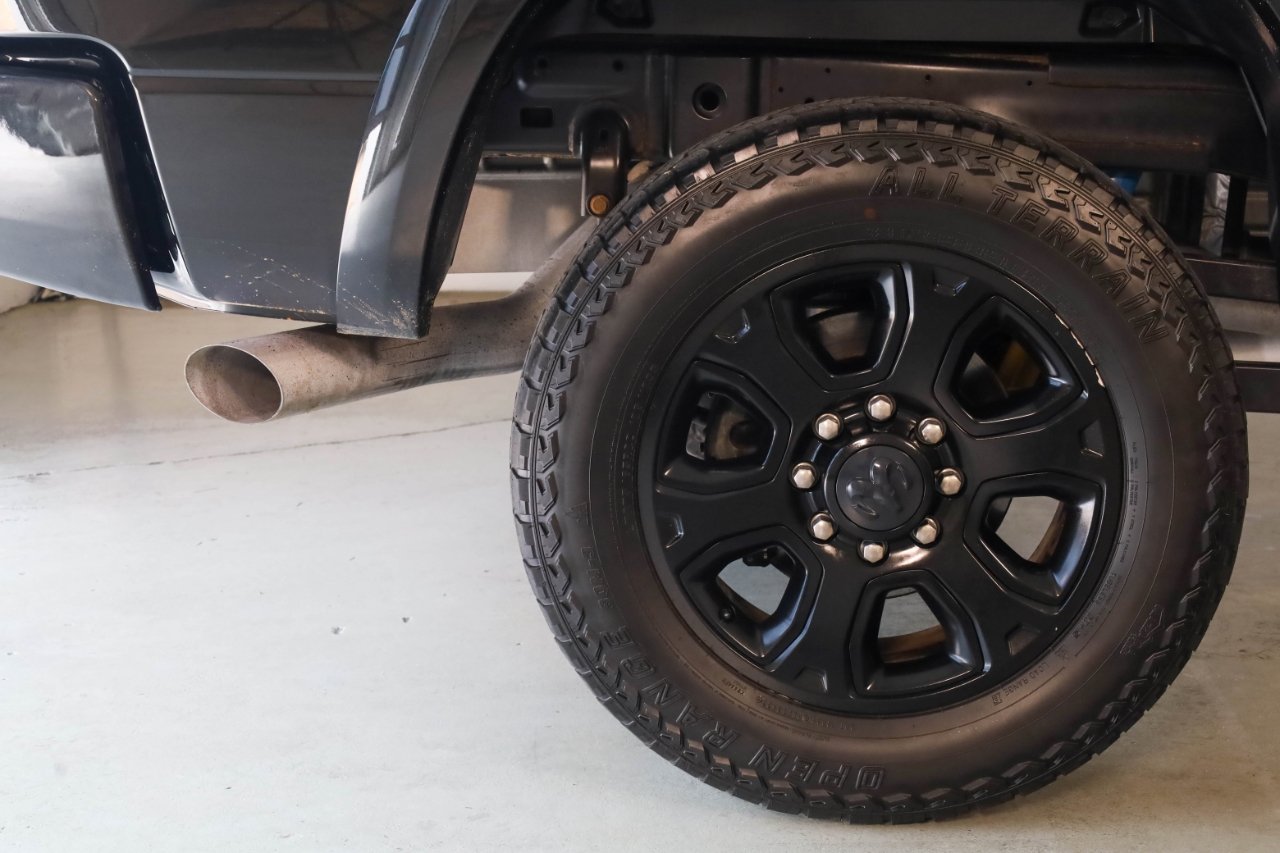 RAM 2500 Laramie 4x4 Mega Cab 6'4" Box 2018