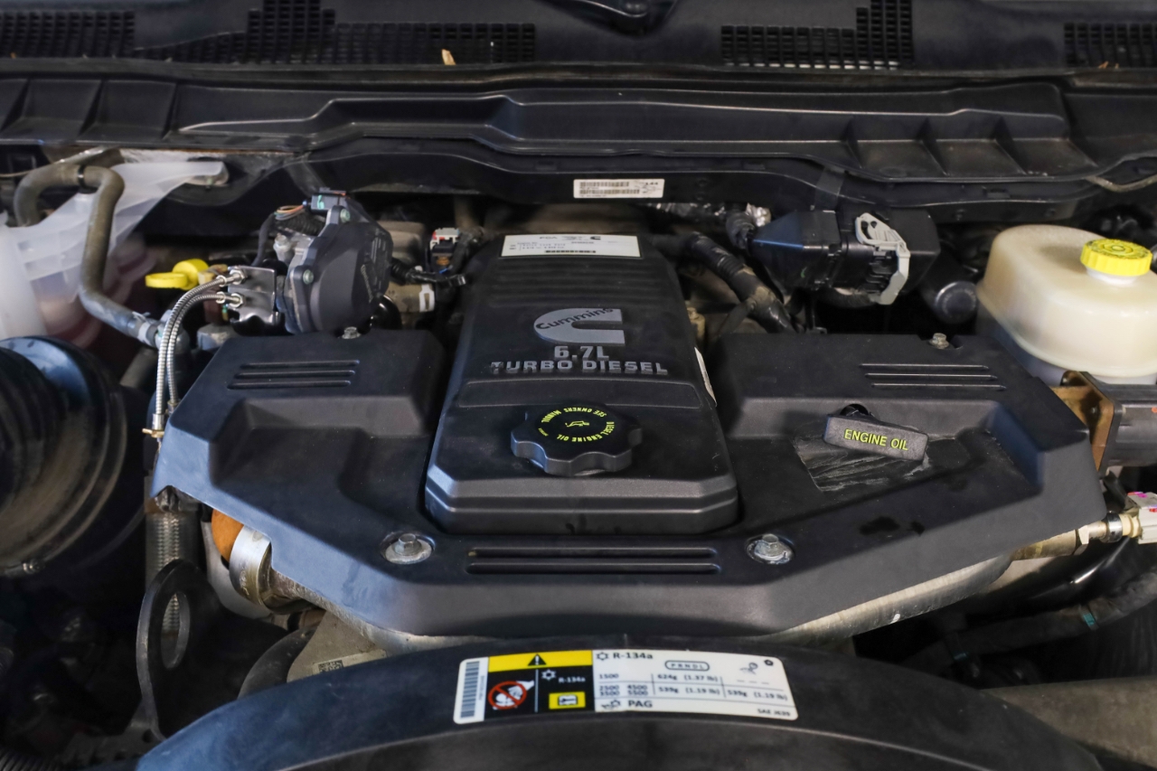 RAM 2500 Laramie 4x4 Mega Cab 6'4" Box 2018