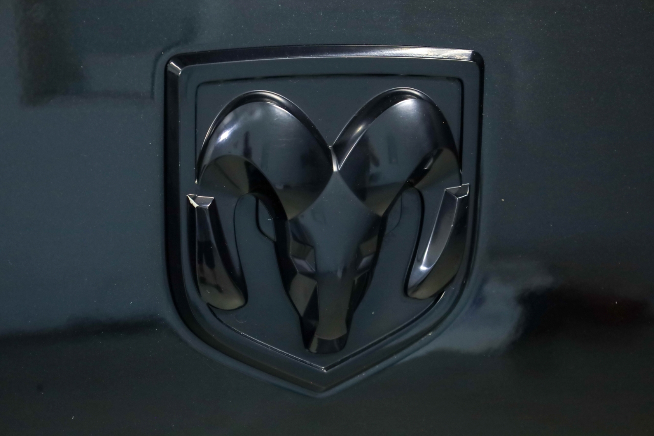 RAM 2500 Laramie 4x4 Mega Cab 6'4" Box 2018