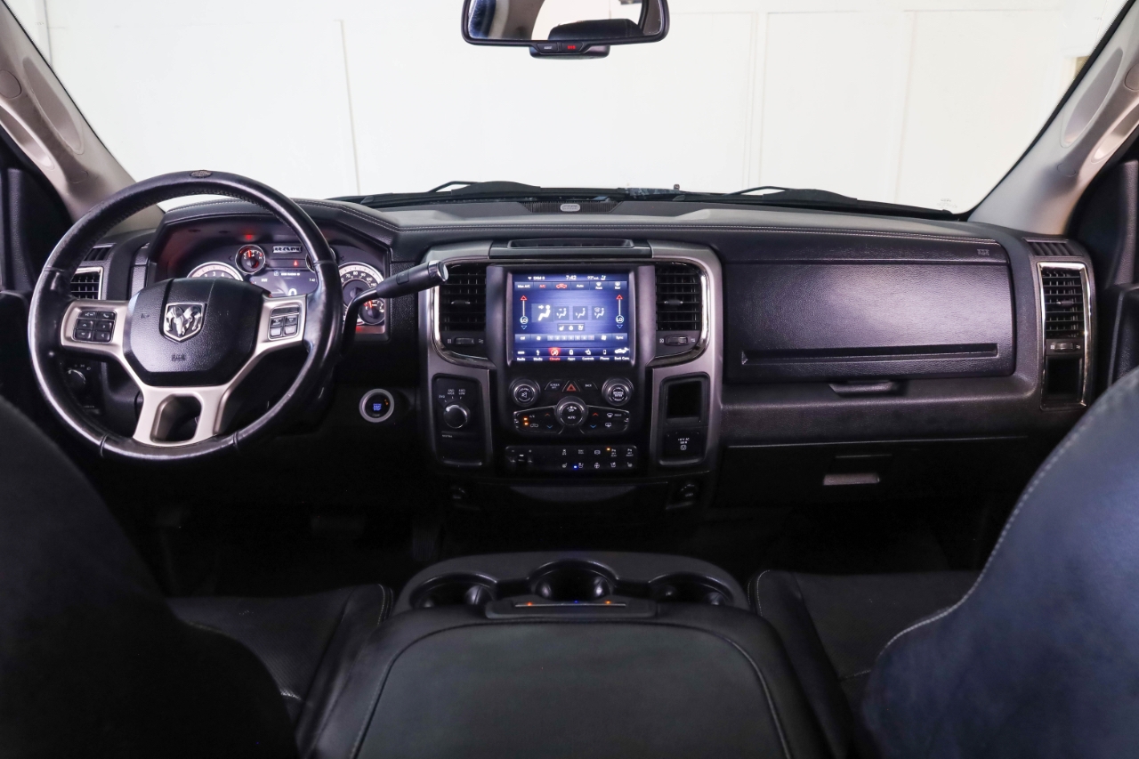 RAM 2500 Laramie 4x4 Mega Cab 6'4" Box 2018