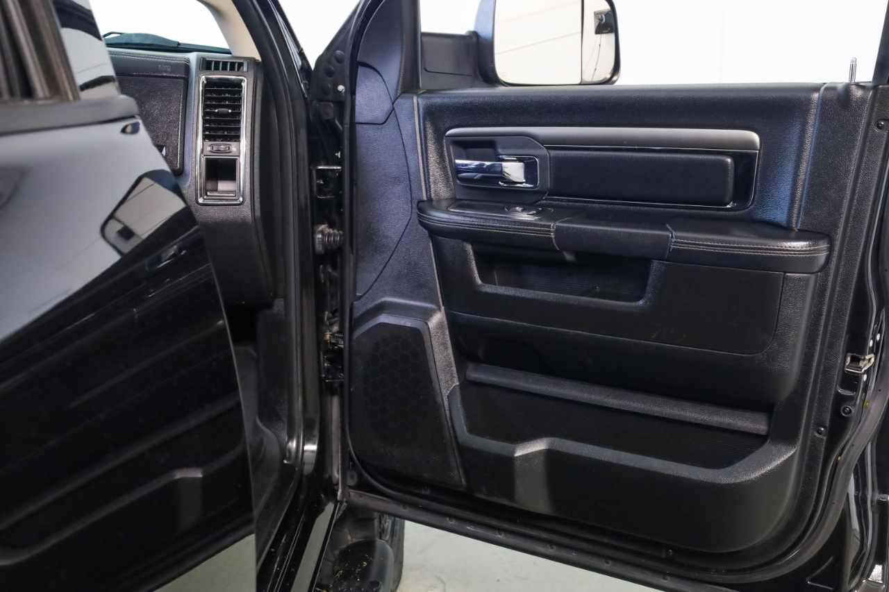 RAM 2500 Laramie 4x4 Mega Cab 6'4" Box 2018