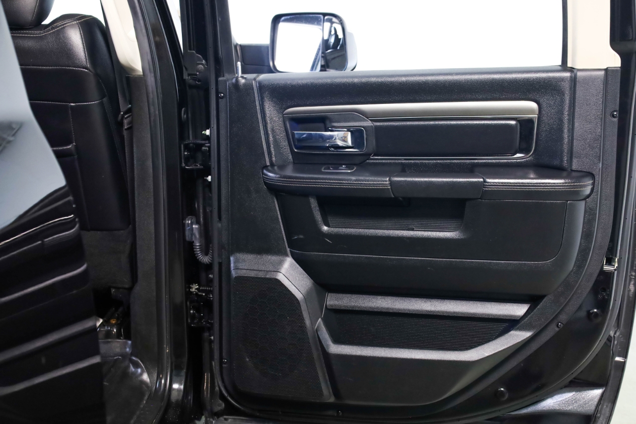 RAM 2500 Laramie 4x4 Mega Cab 6'4" Box 2018