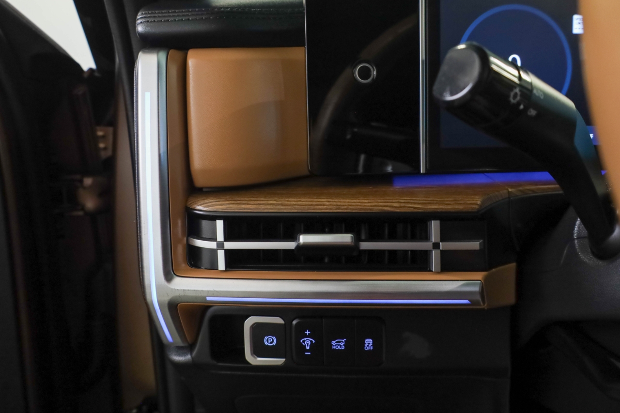 Hyundai Santa Fe Limited FWD 2024