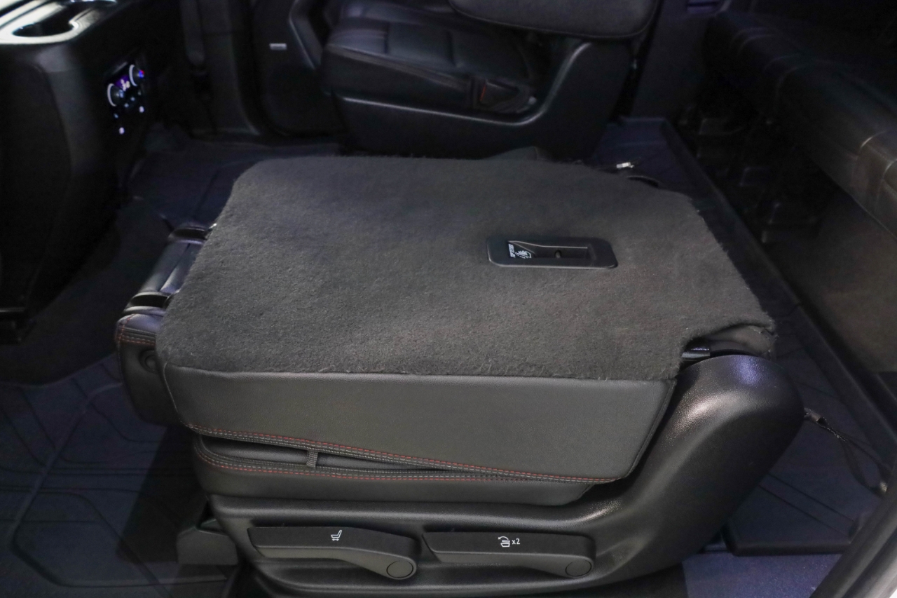 Chevrolet Suburban 4WD 4dr RST 2022