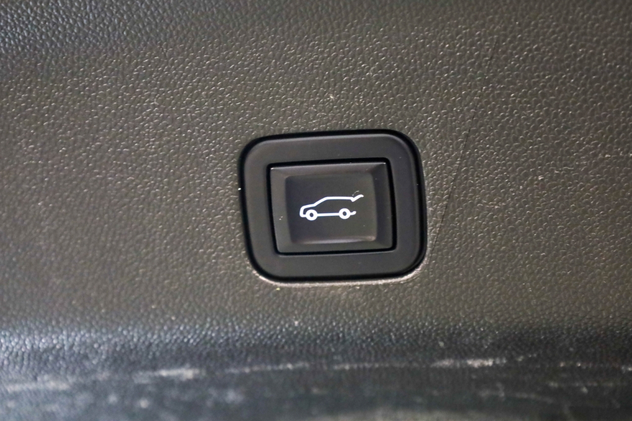 Chevrolet Suburban 4WD 4dr RST 2022