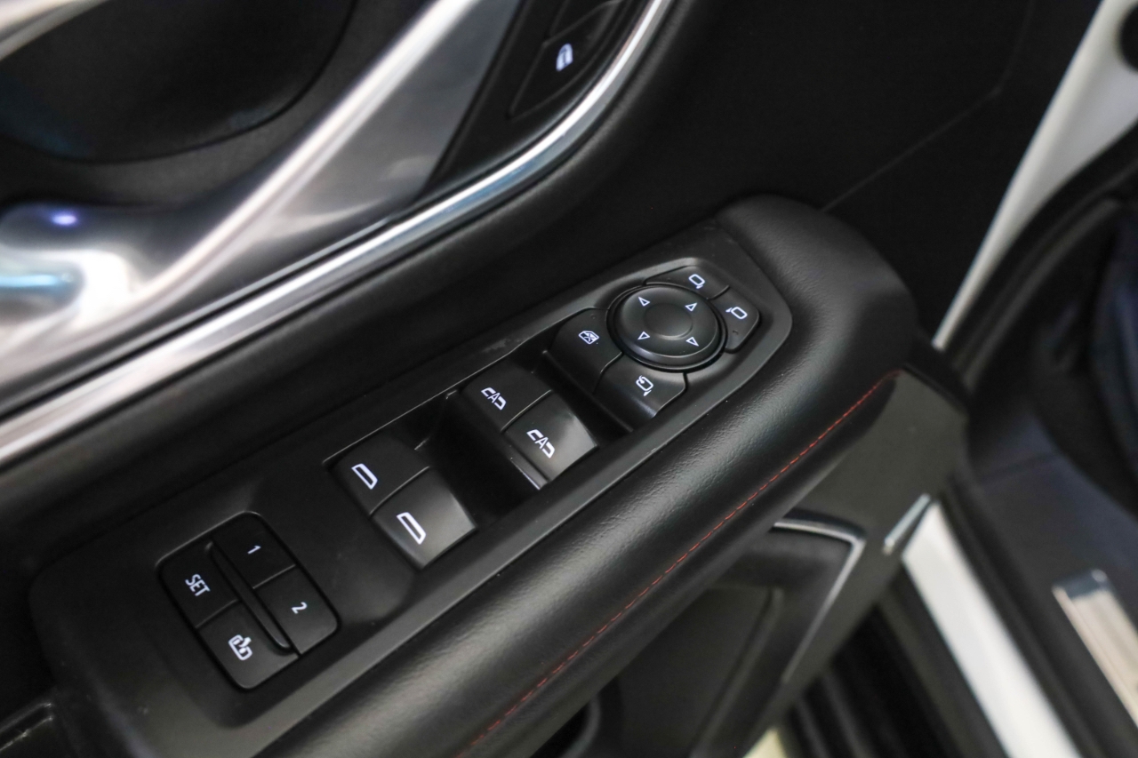 Chevrolet Suburban 4WD 4dr RST 2022