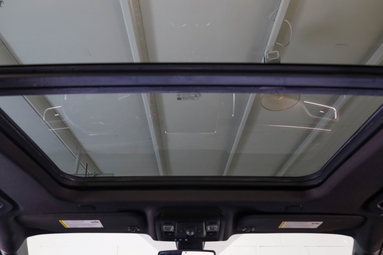 Chevrolet Suburban 4WD 4dr RST 2022