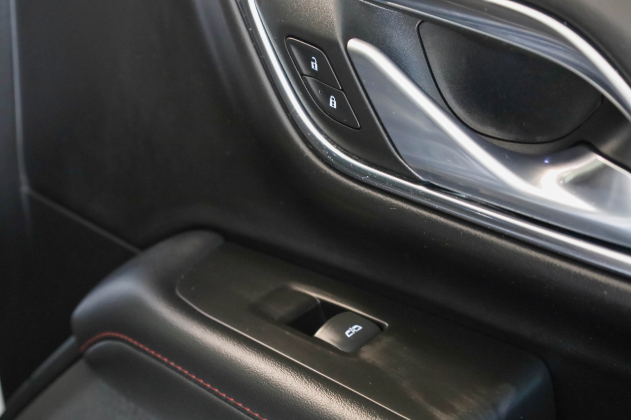 Chevrolet Suburban 4WD 4dr RST 2022