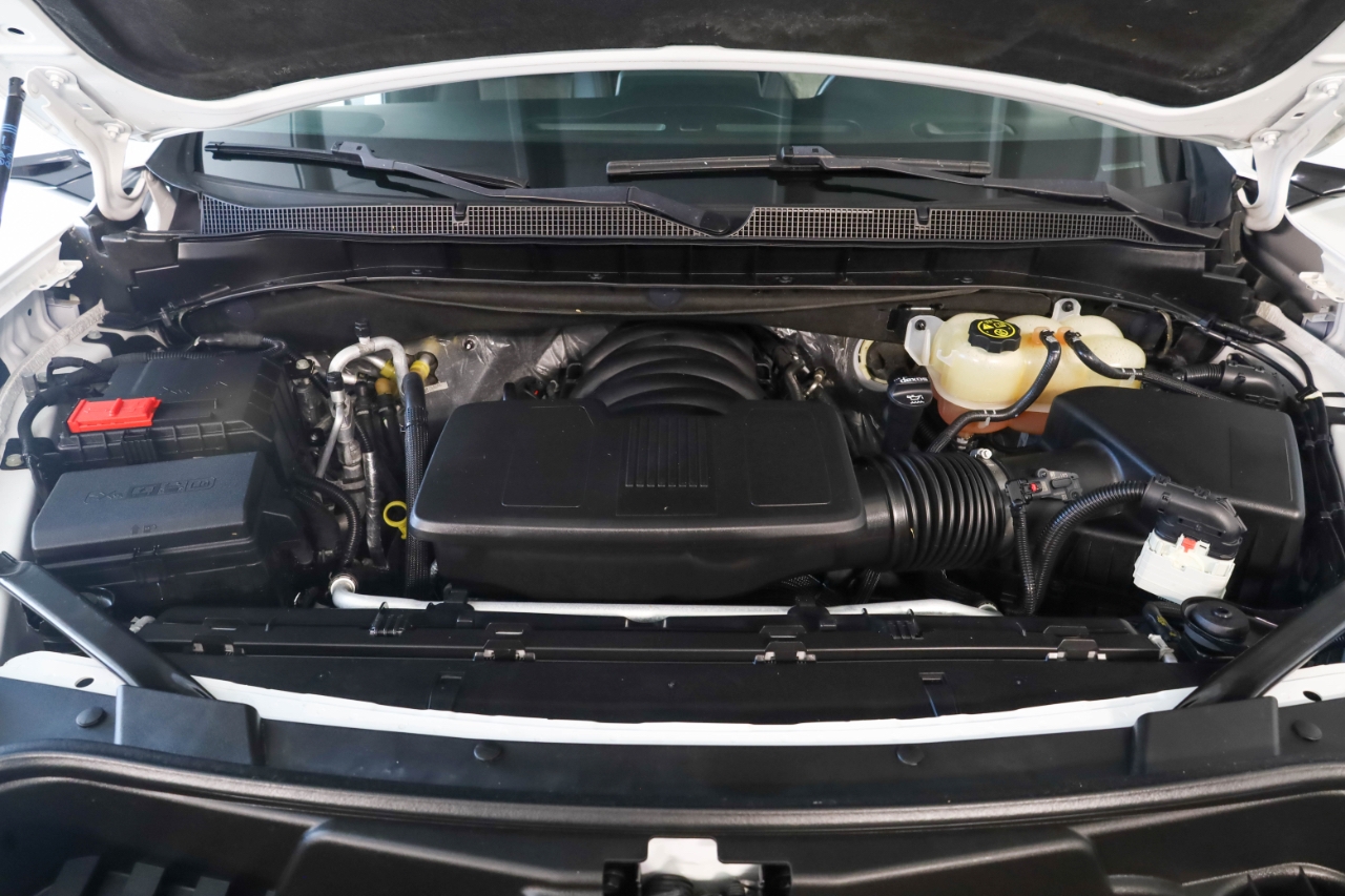 Chevrolet Suburban 4WD 4dr RST 2022