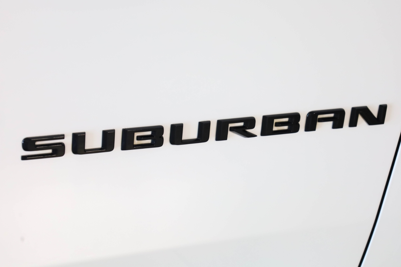 Chevrolet Suburban 4WD 4dr RST 2022