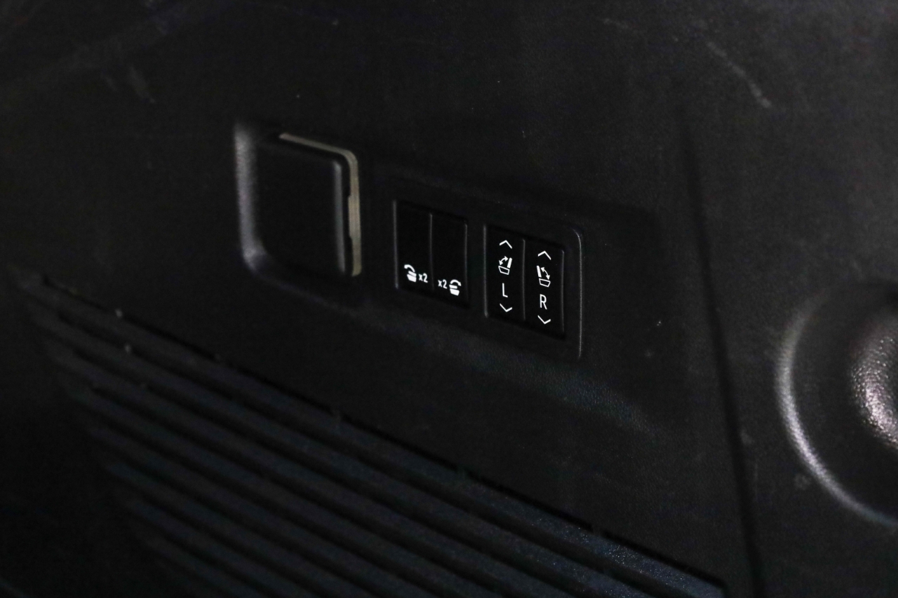 Chevrolet Suburban 4WD 4dr RST 2022