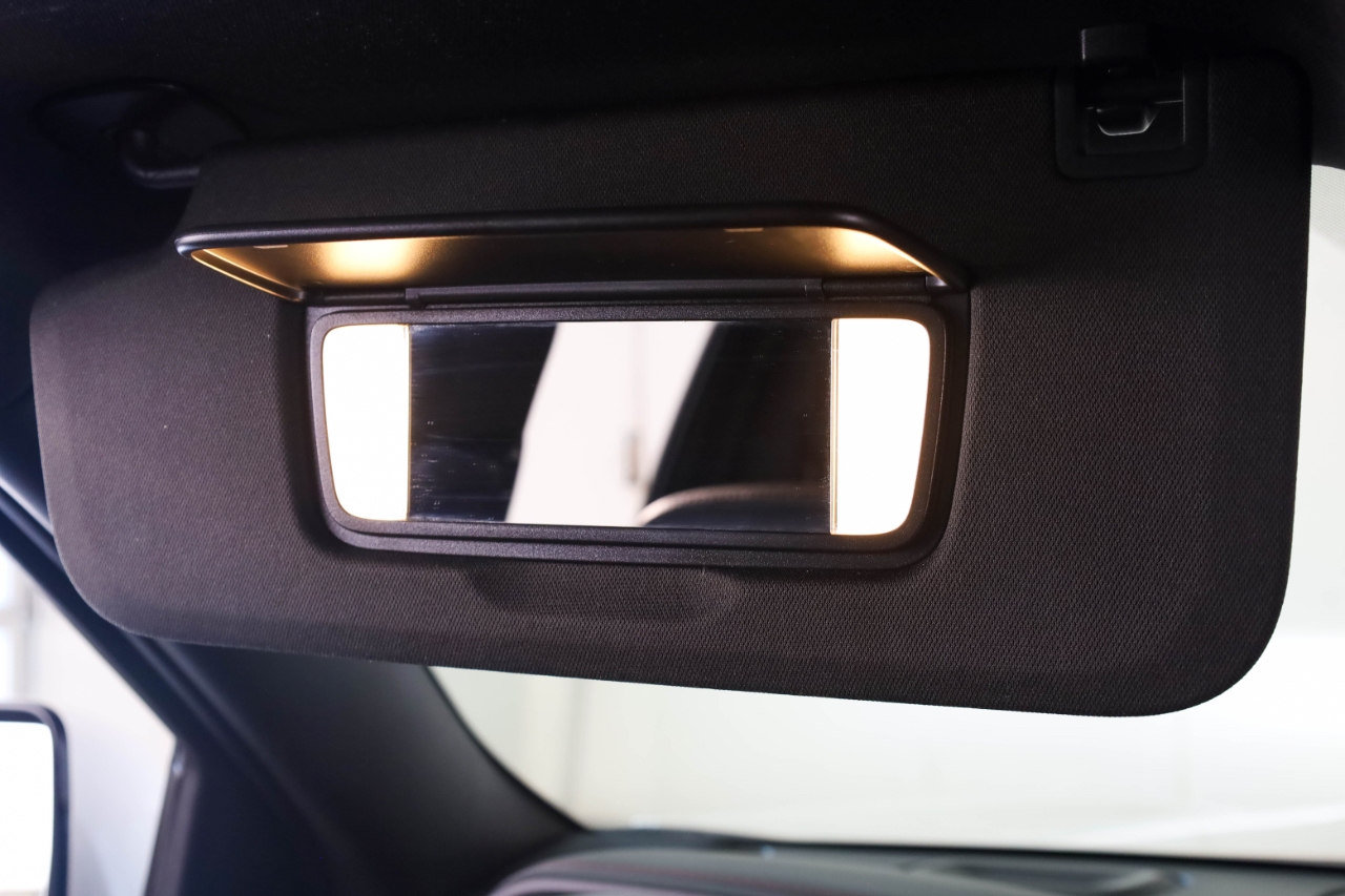 Chevrolet Suburban 4WD 4dr RST 2022